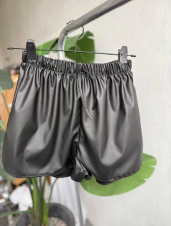 Short ATI Simil-Cuero Negro