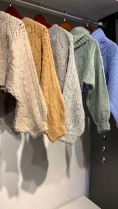 Sweater OLIVER CELESTE con cuello en internet