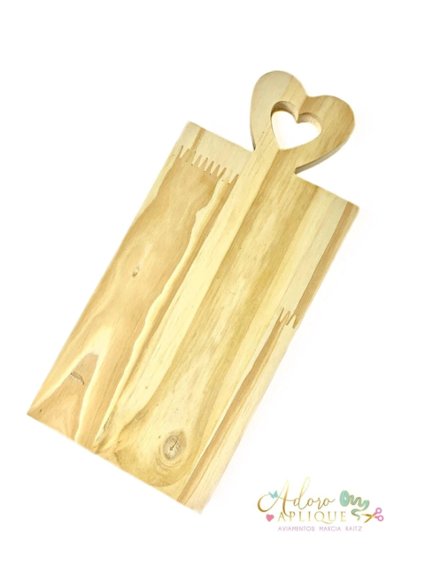 Tábua de MDF Retângular com Coração Vazado em Pinus (30x14cm) - 1 Unidade