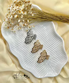 Cartela de Piranhas Luxuosa Borboleta de Metal - 1 Cartela (com 3 unidades Dourados)