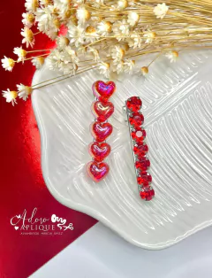 322 - Kit Bico de Pato Coleção Festa com Pedrarias Cor Vermelho Gracioso - (2 Hair Clips)