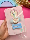 350 - Kit Bico de Pato com Pastilha Páscoa e Pompom Azul BB - (3 Hair Clips) + 1 Cartela