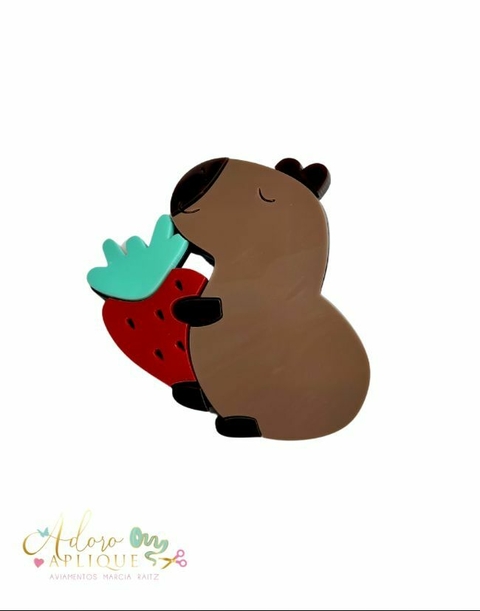 Aplique Acrílico Duplo Curvado para Tiara Capivara com Morango - 1 unidade - comprar online