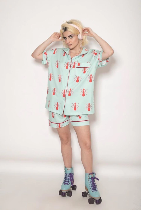 Pijama Shining Manga Curta e Shorts - Formiga