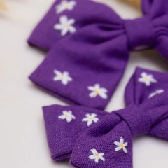 Laço Roxo flores brancas (unidade) na internet