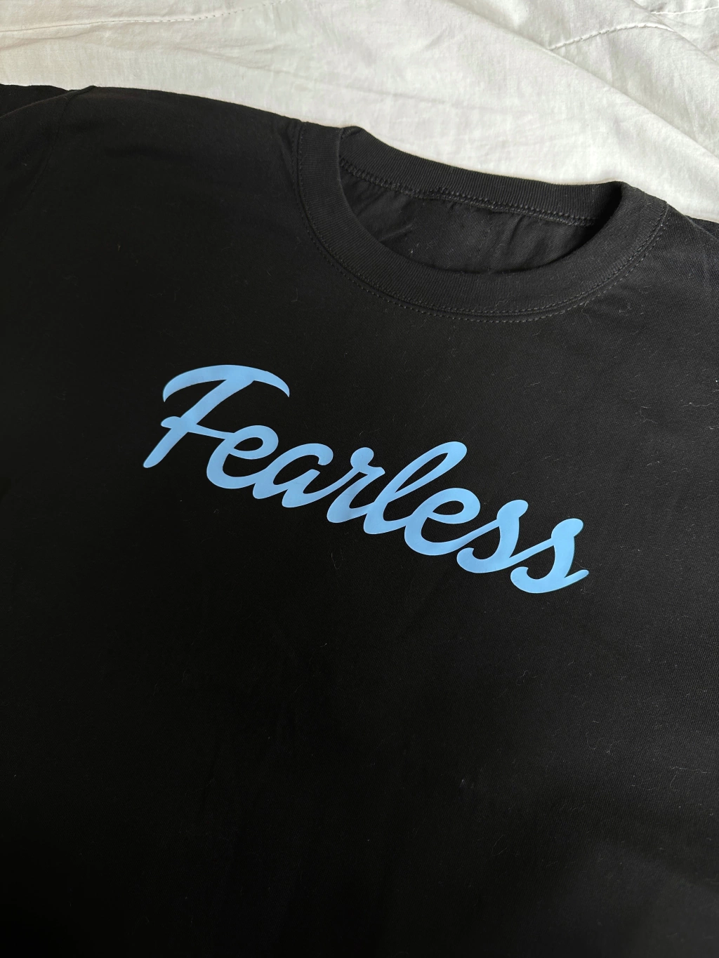 Remera Negra Vinilo - Fearless (GRAN BARATA)
