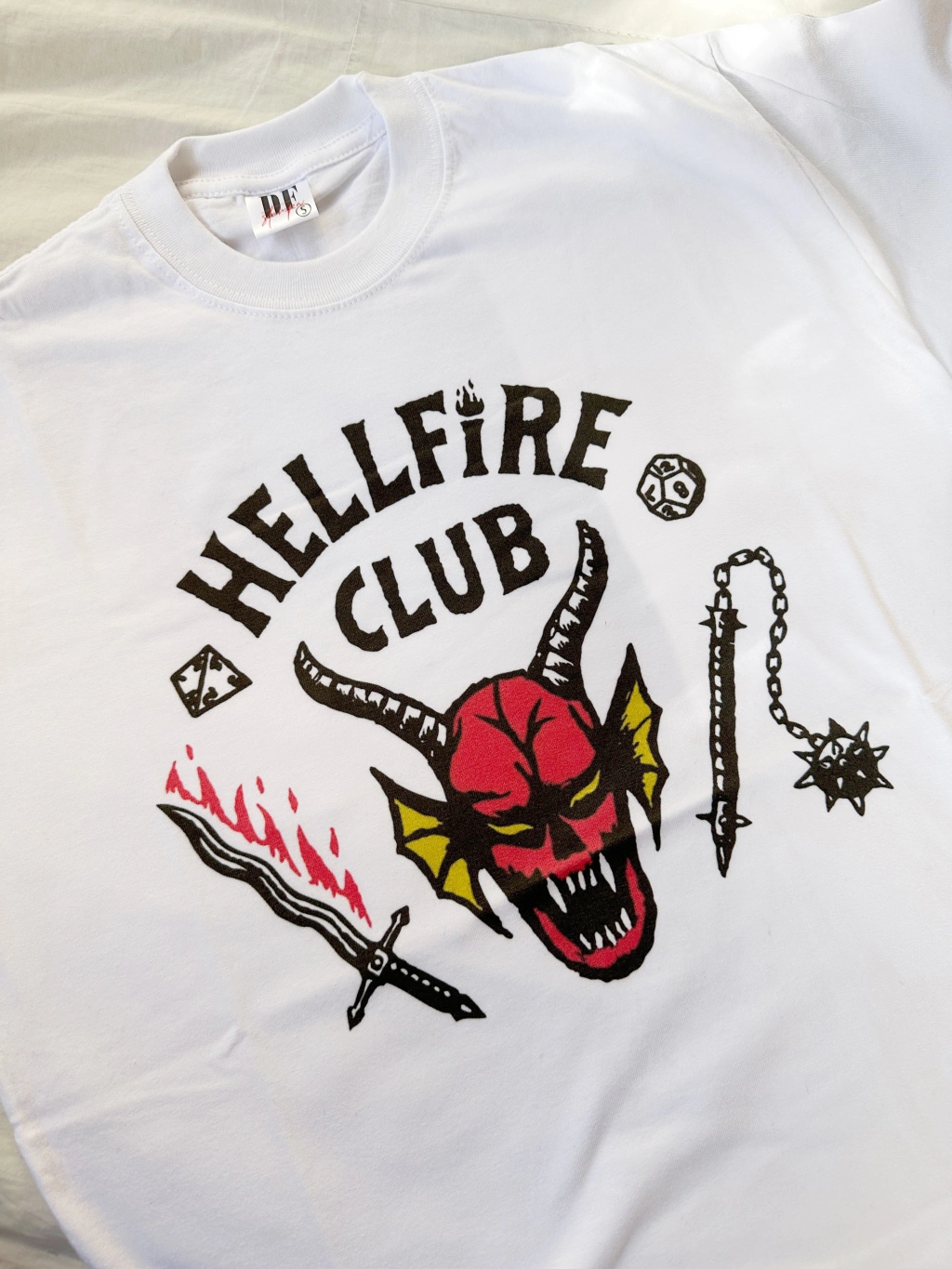 Remera Blanca DTG - Hellfire Club (GRAN BARATA)
