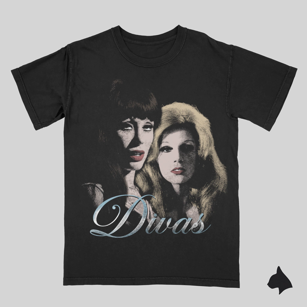 Remera de Algodon DTG - Divas Moria & Susana Graphic Tee