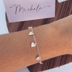 Pulseira com pingentes de coração - comprar online