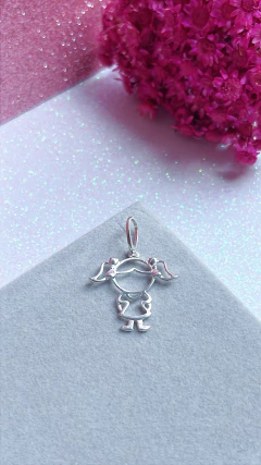 Pingente de menina
