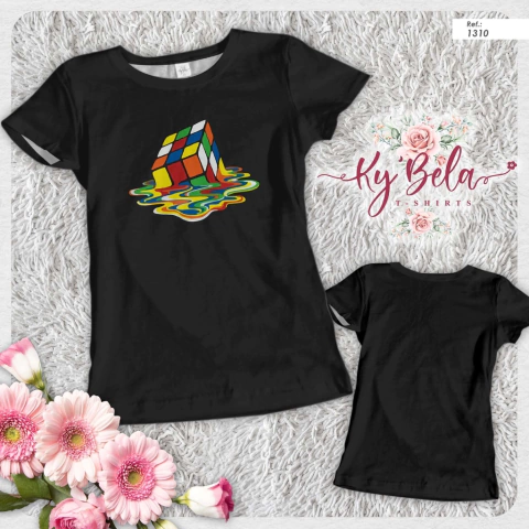 Camiseta preta feminina com estampa colorida de cubo mágico derretido