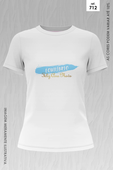 Camiseta branca feminina com estampa azul e dourada com as palavras "EQUILÍBRIO Feliz Ano Novo" centralizadas.