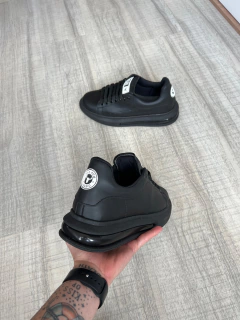 McQueen Air Total Black - comprar online