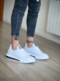 McQueen Air white en internet