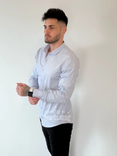 Camisa Lisa Celeste en internet