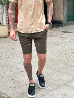 Bermuda Corte Chino Verde