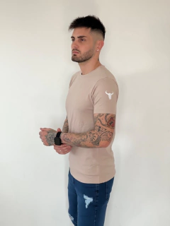 Remera Harvey Beige en internet