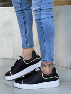 Mcqueen Black Réflex - The New Classic