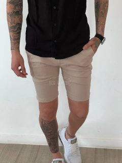 Bermuda Corte Chino Crema