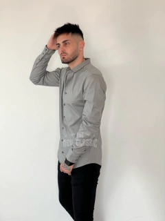 Camisa Lisa Gris en internet