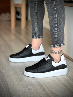 McQueen Black and White - comprar online