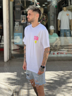 Remera Oversize Dumb Days en internet