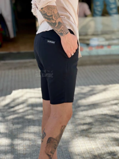 Bermuda corte Chino Negra - comprar online