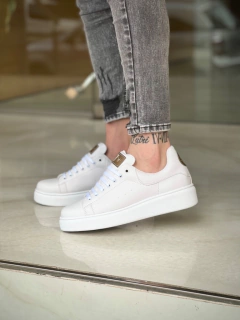 Mcqueen Total White - The New Classic