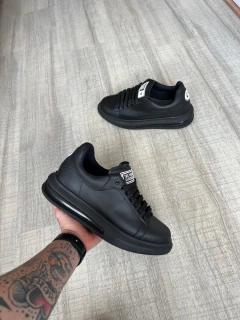 McQueen Air Total Black