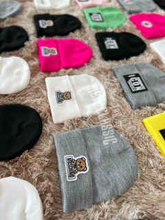 Gorros Moschino en internet