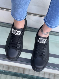 McQueen Total Black - The New Classic