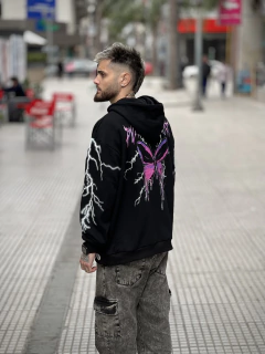 Buzo Oversize Butterfly Effect en internet