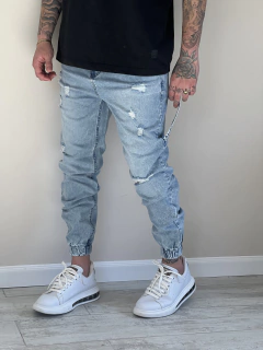 Jogger Kieran Carpintero en internet