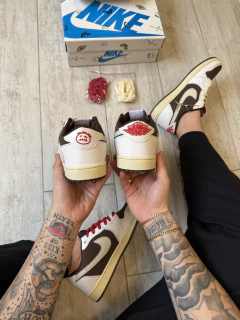 Nike Jordan Low Travis Scott en internet