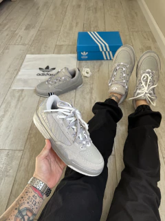 Adi 2000 Grey en internet