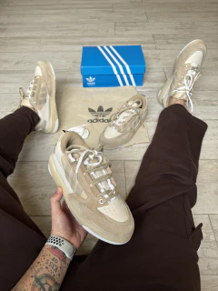 Adi 2000 Beige en internet