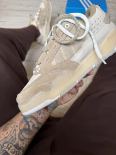 Adi 2000 Beige - The New Classic