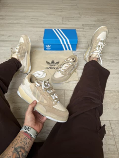 Adi 2000 Beige