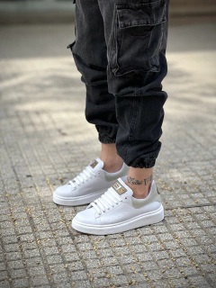 McQueen Grey en internet