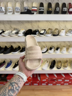 Ojotas Adilette en internet
