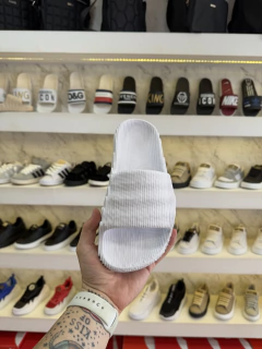 Ojotas Adilette en internet