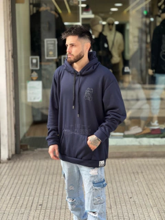 Canguro Oversize Anger en internet