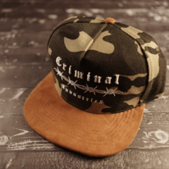 Gorra Camuflada Alambre Criminal - comprar online