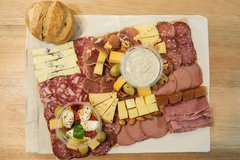 Picada Chica - Cacho de Buenos Aires - Comen 2 Pican 4. - comprar online