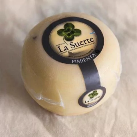 Queso con Pimienta al Vacio - La Suerte - 400 gr.