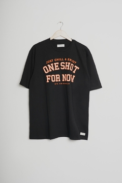 REMERA "NEWGOLD" - Modelo Oversize estampada
