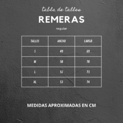 REMERA "CARE" - Modelo Regular Estampada - comprar online