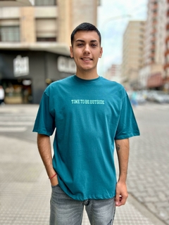 Remera "OUTSIDE" - Modelo Oversize - Lisboa