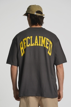 Remera "RECLAIMED" - Modelo Oversize en internet