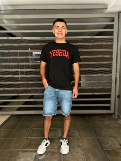 Remera regular "Yeshua" - comprar online
